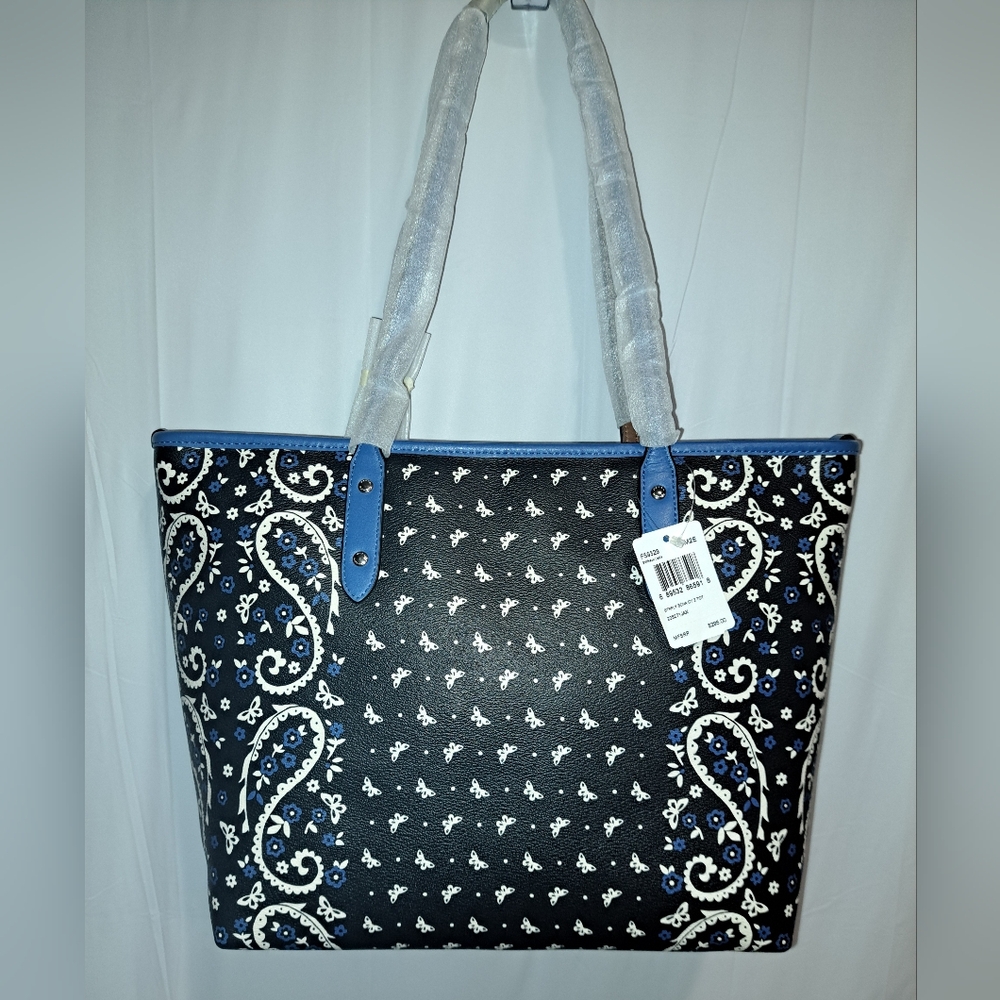NWT🤍🖤💙🎀🎀 Coach Butterfly Bandana City Zip Tote
